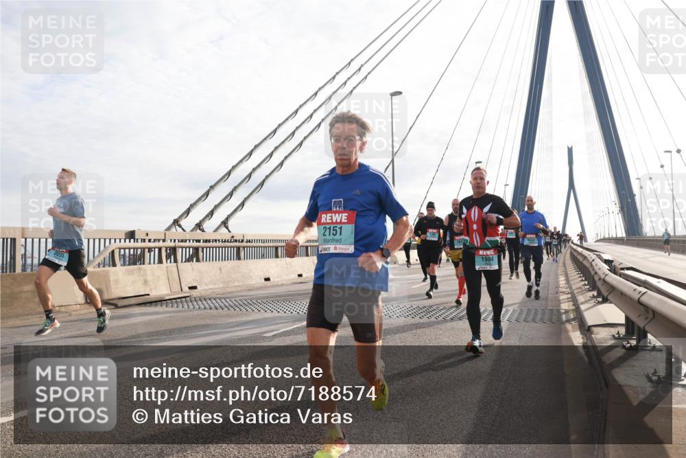 03.10.2024 - Köhlbrandbrückenlauf Matties Gatica Varas http://msf.ph/oto/7188574 03.10.2024 09:26:33 Position 2 3235, 2151, 1762, 1984, 1633 meine-sportfotos.de
