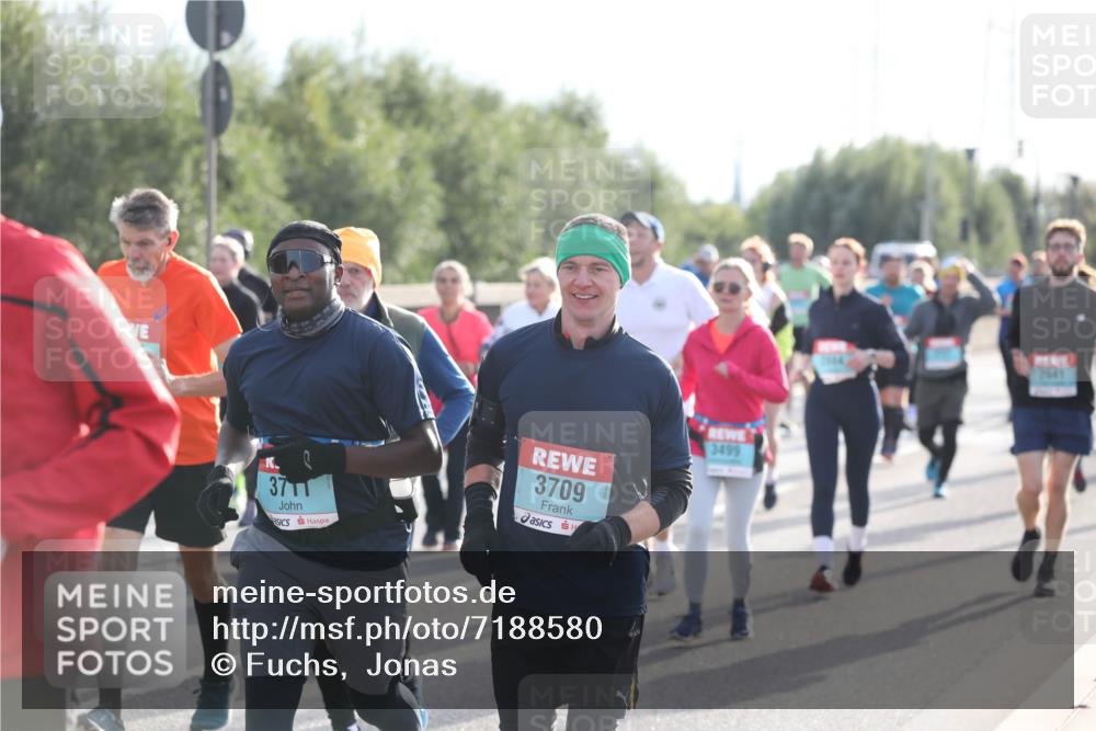 03.10.2024 - Köhlbrandbrückenlauf Fuchs,  Jonas http://msf.ph/oto/7188580 03.10.2024 09:23:10 Position 3 3711, 3499, 3709, 2641 meine-sportfotos.de
