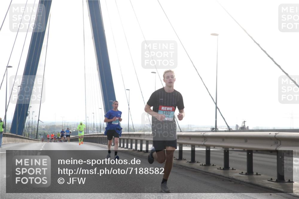 03.10.2024 - Köhlbrandbrückenlauf Jannik Wohlers http://msf.ph/oto/7188582 03.10.2024 09:18:33 Position 1 1492 meine-sportfotos.de