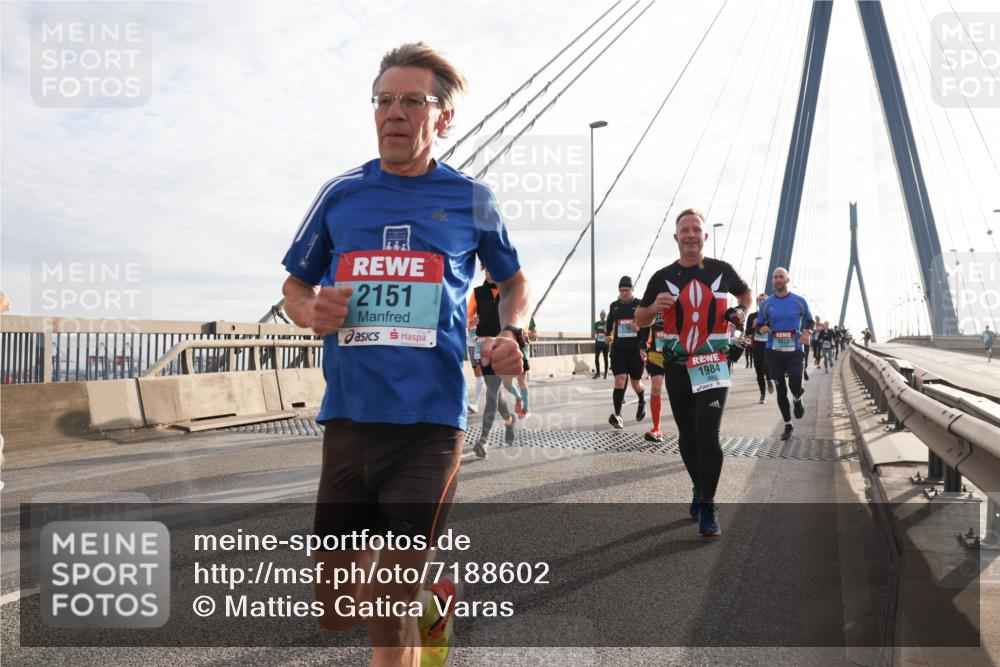 03.10.2024 - Köhlbrandbrückenlauf Matties Gatica Varas http://msf.ph/oto/7188602 03.10.2024 09:26:34 Position 2 2151, 1984, 1633 meine-sportfotos.de