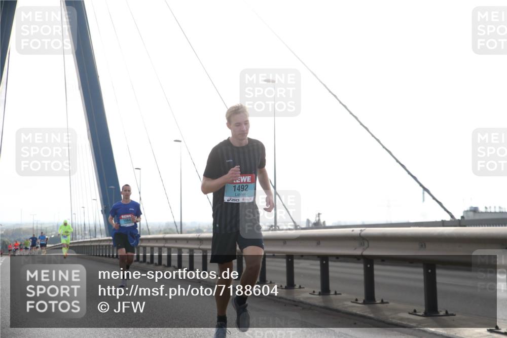 03.10.2024 - Köhlbrandbrückenlauf Jannik Wohlers http://msf.ph/oto/7188604 03.10.2024 09:18:33 Position 1 1064, 1492 meine-sportfotos.de