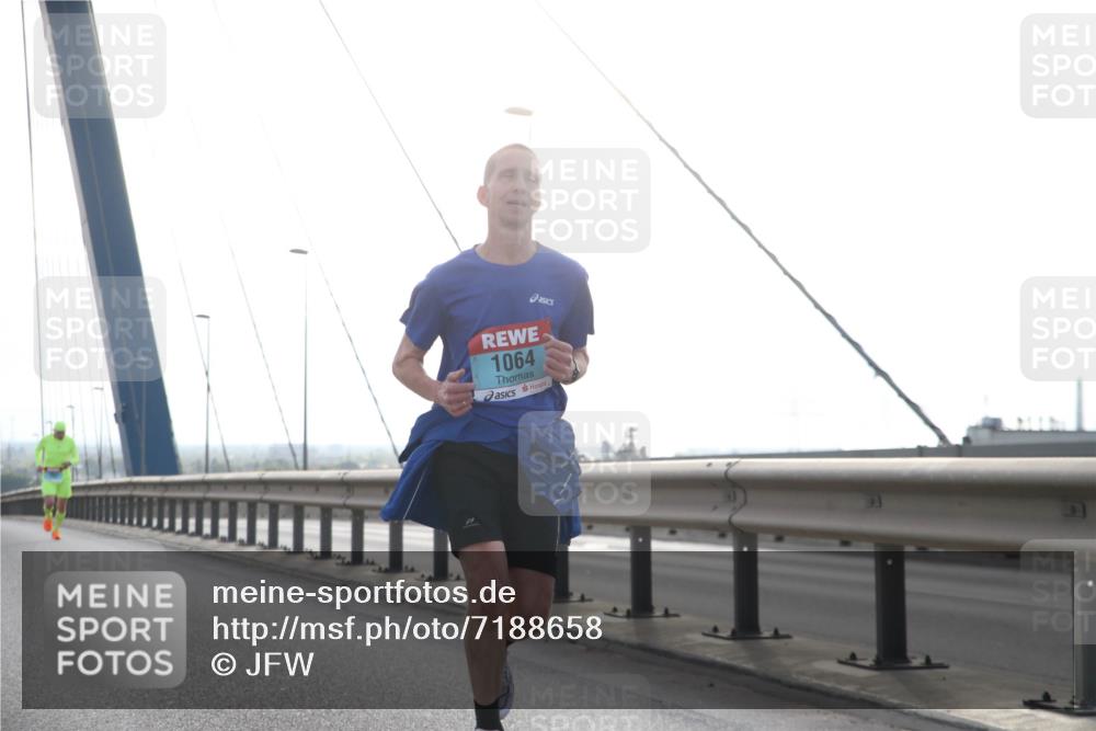 03.10.2024 - Köhlbrandbrückenlauf Jannik Wohlers http://msf.ph/oto/7188658 03.10.2024 09:18:36 Position 1 1064 meine-sportfotos.de