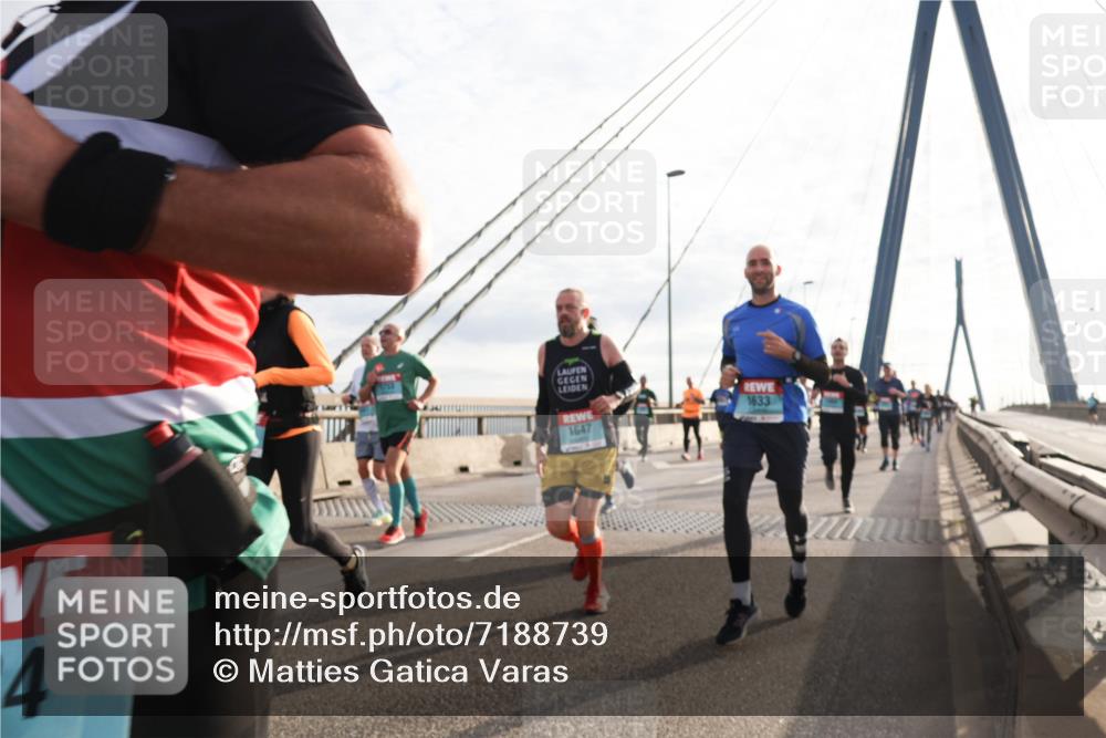 03.10.2024 - Köhlbrandbrückenlauf Matties Gatica Varas http://msf.ph/oto/7188739 03.10.2024 09:26:35 Position 2 4, 1647, 1633 meine-sportfotos.de