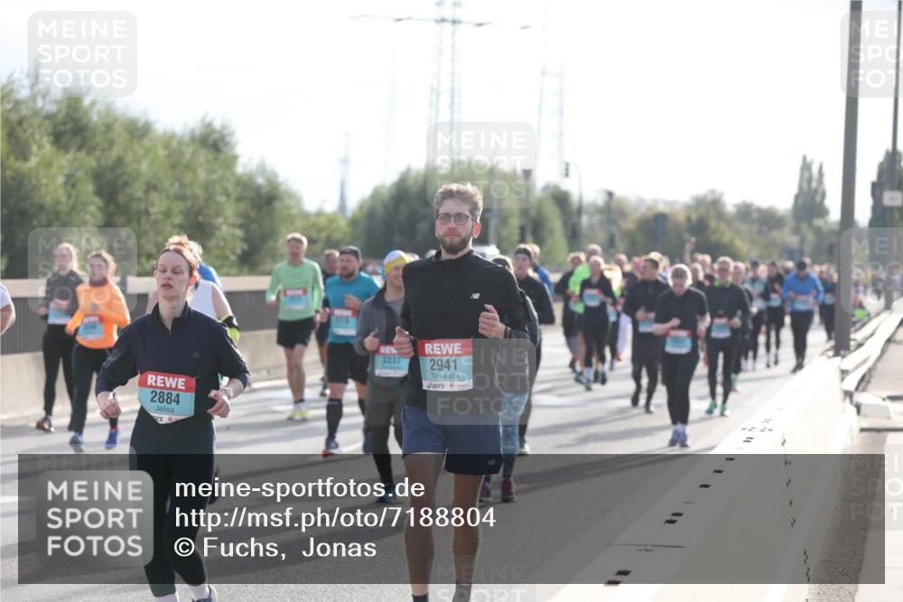 03.10.2024 - Köhlbrandbrückenlauf Fuchs,  Jonas http://msf.ph/oto/7188804 03.10.2024 09:23:13 Position 3 2884, 3337, 2941 meine-sportfotos.de
