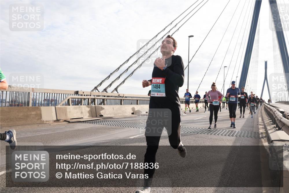 03.10.2024 - Köhlbrandbrückenlauf Matties Gatica Varas http://msf.ph/oto/7188836 03.10.2024 09:26:37 Position 2 1484, 1901, 1900 meine-sportfotos.de