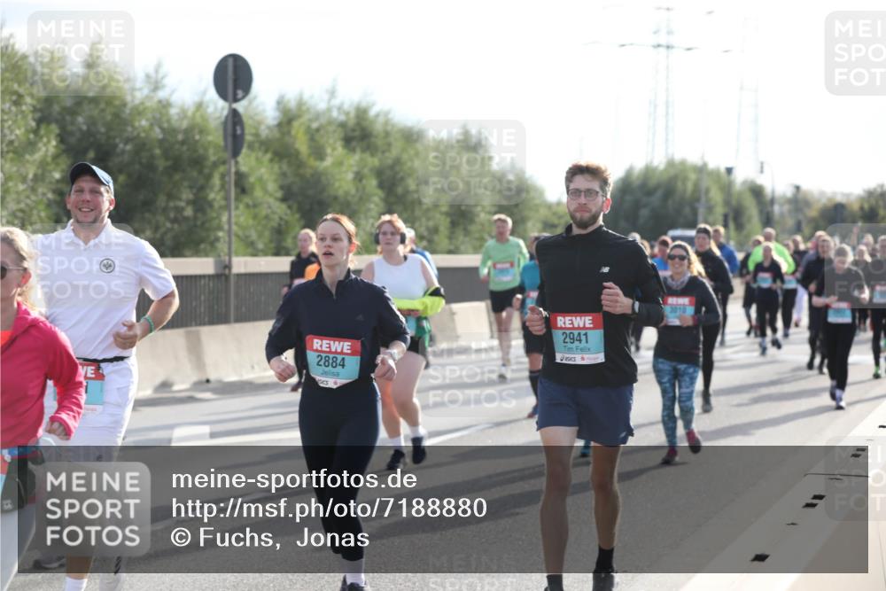 03.10.2024 - Köhlbrandbrückenlauf Fuchs,  Jonas http://msf.ph/oto/7188880 03.10.2024 09:23:14 Position 3 2884, 2941, 3010 meine-sportfotos.de