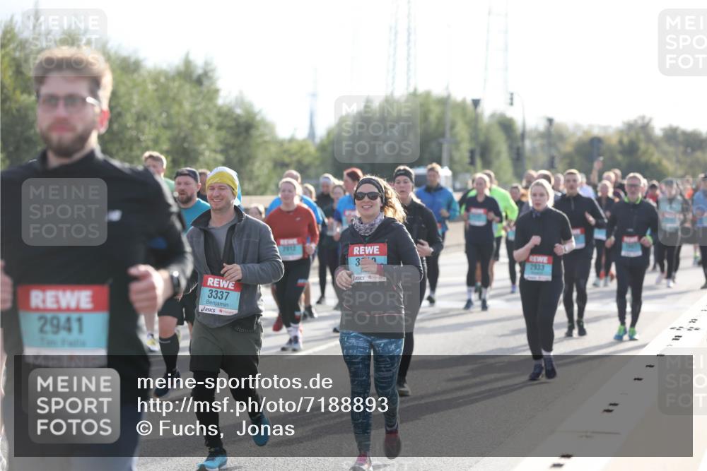 03.10.2024 - Köhlbrandbrückenlauf Fuchs,  Jonas http://msf.ph/oto/7188893 03.10.2024 09:23:15 Position 3 2941, 3337, 2912, 3, 2933 meine-sportfotos.de
