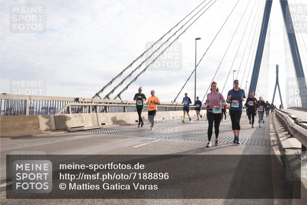 03.10.2024 - Köhlbrandbrückenlauf Matties Gatica Varas http://msf.ph/oto/7188896 03.10.2024 09:26:37 Position 2 1901, 1900 meine-sportfotos.de
