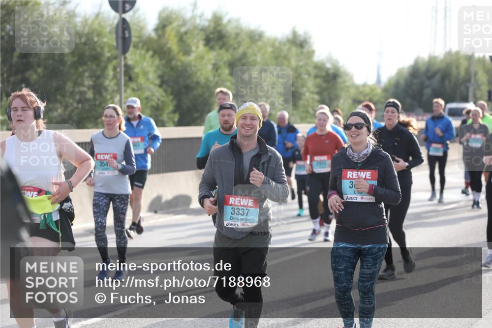 03.10.2024 - Köhlbrandbrückenlauf Fuchs,  Jonas http://msf.ph/oto/7188968 03.10.2024 09:23:16 Position 3 354, 3337, 2912, 36 meine-sportfotos.de