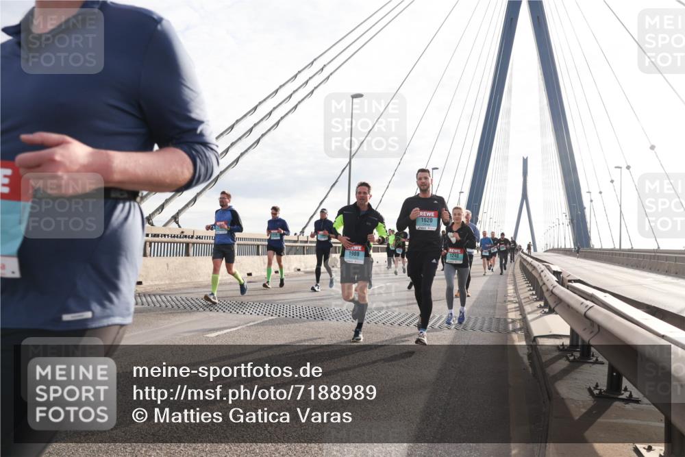 03.10.2024 - Köhlbrandbrückenlauf Matties Gatica Varas http://msf.ph/oto/7188989 03.10.2024 09:26:40 Position 2 1989, 1620, 1240 meine-sportfotos.de