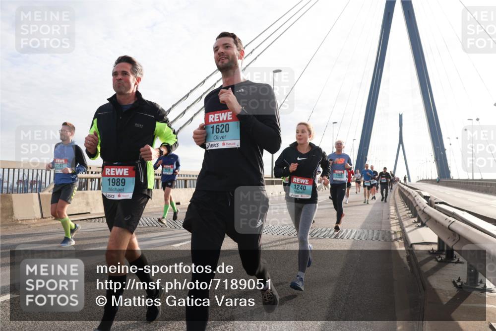 03.10.2024 - Köhlbrandbrückenlauf Matties Gatica Varas http://msf.ph/oto/7189051 03.10.2024 09:26:41 Position 2 1620, 2107, 1989, 1910, 1565, 1240 meine-sportfotos.de