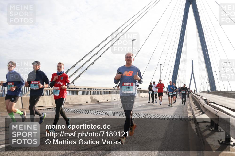 03.10.2024 - Köhlbrandbrückenlauf Matties Gatica Varas http://msf.ph/oto/7189121 03.10.2024 09:26:42 Position 2 1910, 1909, 96, 1908, 1565 meine-sportfotos.de