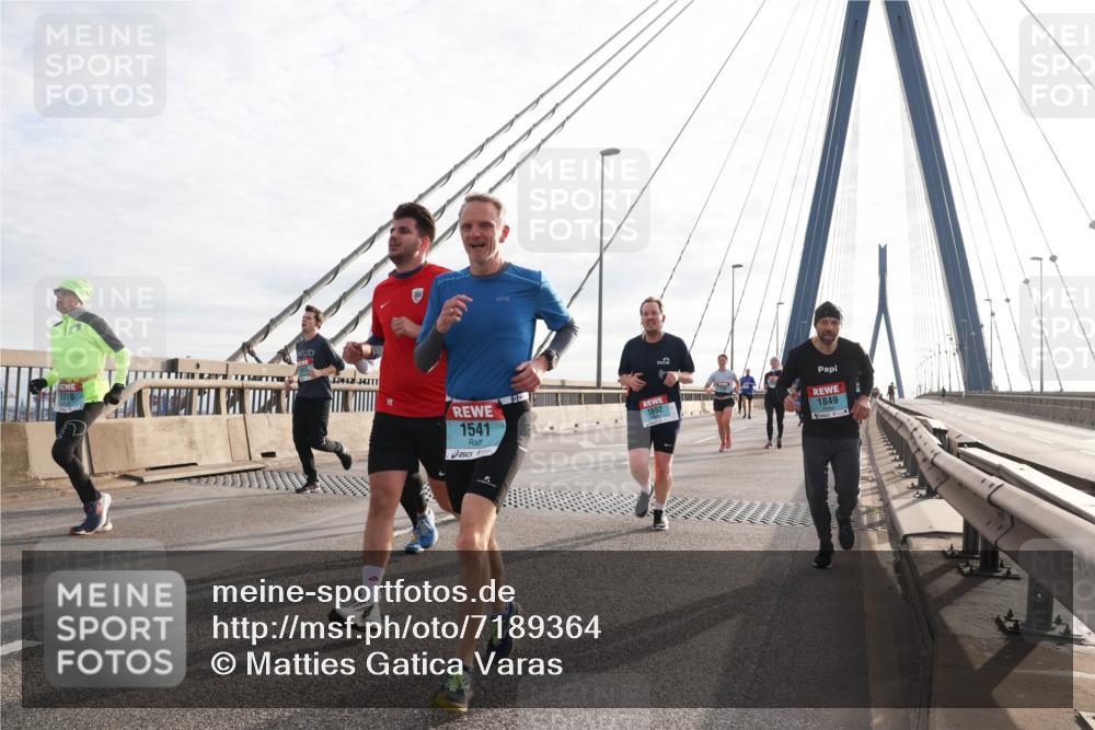 03.10.2024 - Köhlbrandbrückenlauf Matties Gatica Varas http://msf.ph/oto/7189364 03.10.2024 09:26:45 Position 2 1710, 1541, 1692, 1849 meine-sportfotos.de
