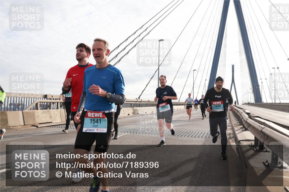 03.10.2024 - Köhlbrandbrückenlauf Matties Gatica Varas http://msf.ph/oto/7189396 03.10.2024 09:26:45 Position 2 1915, 1541, 1692, 1849 meine-sportfotos.de