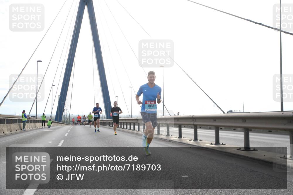 03.10.2024 - Köhlbrandbrückenlauf Jannik Wohlers http://msf.ph/oto/7189703 03.10.2024 09:18:48 Position 1 1033 meine-sportfotos.de