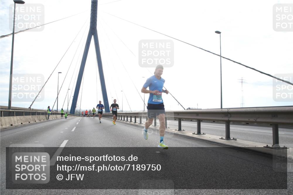 03.10.2024 - Köhlbrandbrückenlauf Jannik Wohlers http://msf.ph/oto/7189750 03.10.2024 09:18:49 Position 1 1033 meine-sportfotos.de