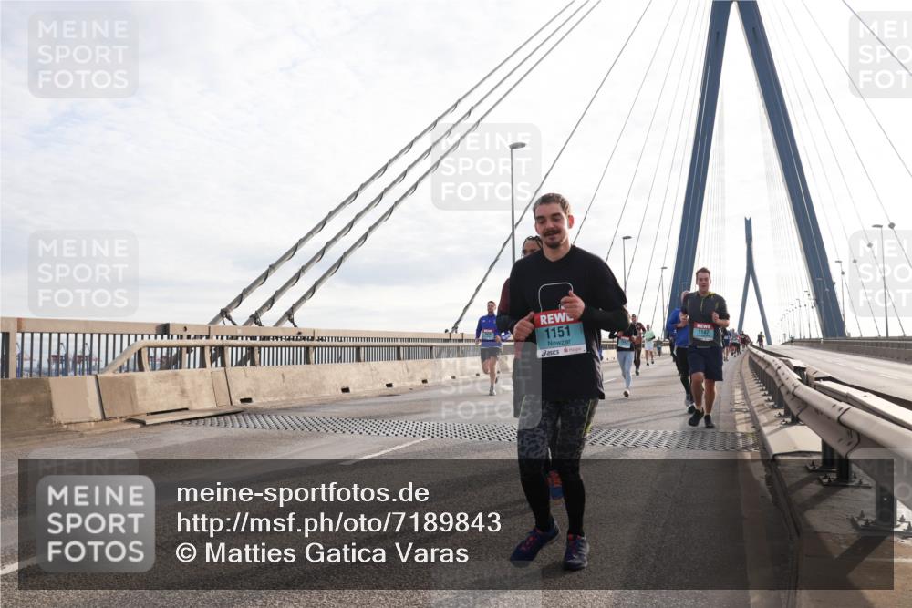 03.10.2024 - Köhlbrandbrückenlauf Matties Gatica Varas http://msf.ph/oto/7189843 03.10.2024 09:26:51 Position 2 1151, 1147 meine-sportfotos.de