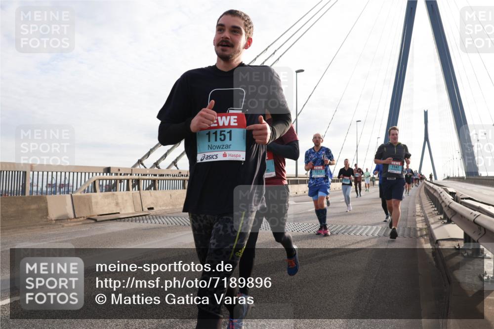 03.10.2024 - Köhlbrandbrückenlauf Matties Gatica Varas http://msf.ph/oto/7189896 03.10.2024 09:26:52 Position 2 1151, 1513, 1147 meine-sportfotos.de