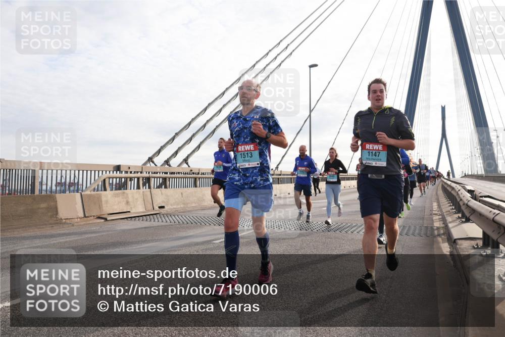 03.10.2024 - Köhlbrandbrückenlauf Matties Gatica Varas http://msf.ph/oto/7190006 03.10.2024 09:26:53 Position 2 1513, 1842, 1147 meine-sportfotos.de