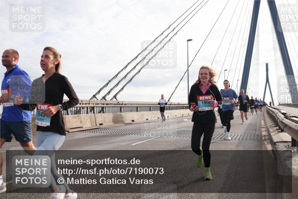 03.10.2024 - Köhlbrandbrückenlauf Matties Gatica Varas http://msf.ph/oto/7190073 03.10.2024 09:26:55 Position 2 845, 1954, 3578 meine-sportfotos.de