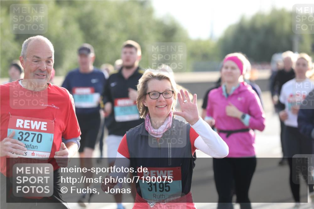03.10.2024 - Köhlbrandbrückenlauf Fuchs,  Jonas http://msf.ph/oto/7190075 03.10.2024 09:23:44 Position 3 3270, 3195 meine-sportfotos.de