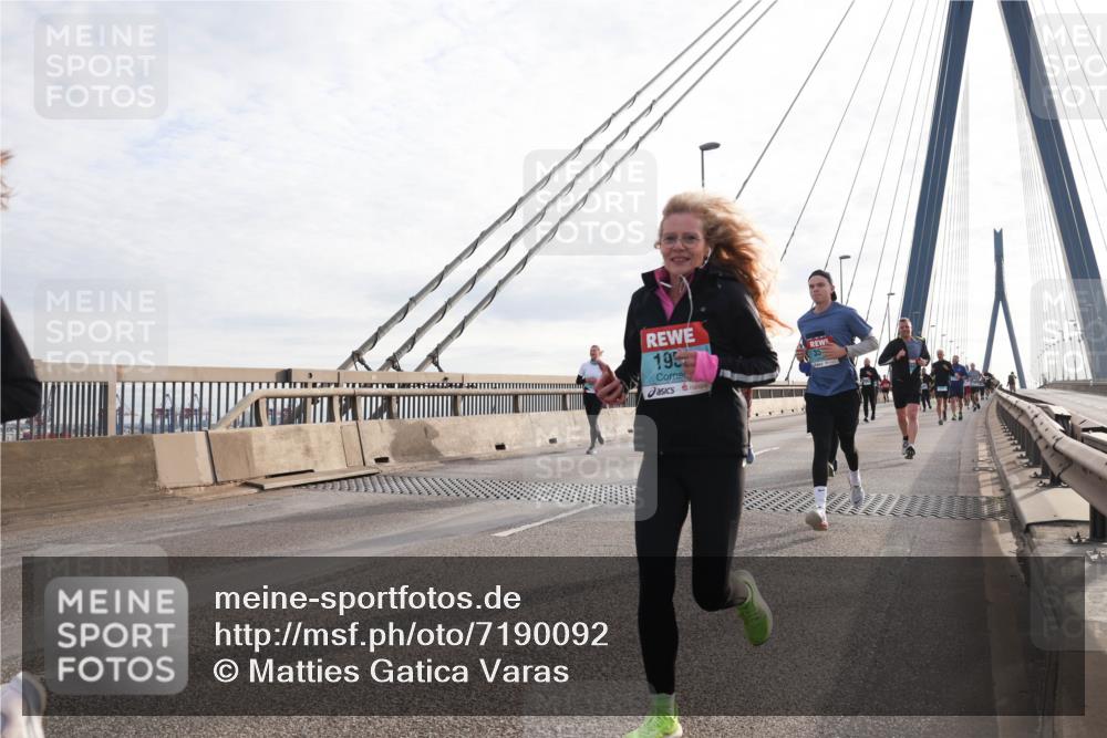 03.10.2024 - Köhlbrandbrückenlauf Matties Gatica Varas http://msf.ph/oto/7190092 03.10.2024 09:26:55 Position 2 195 meine-sportfotos.de