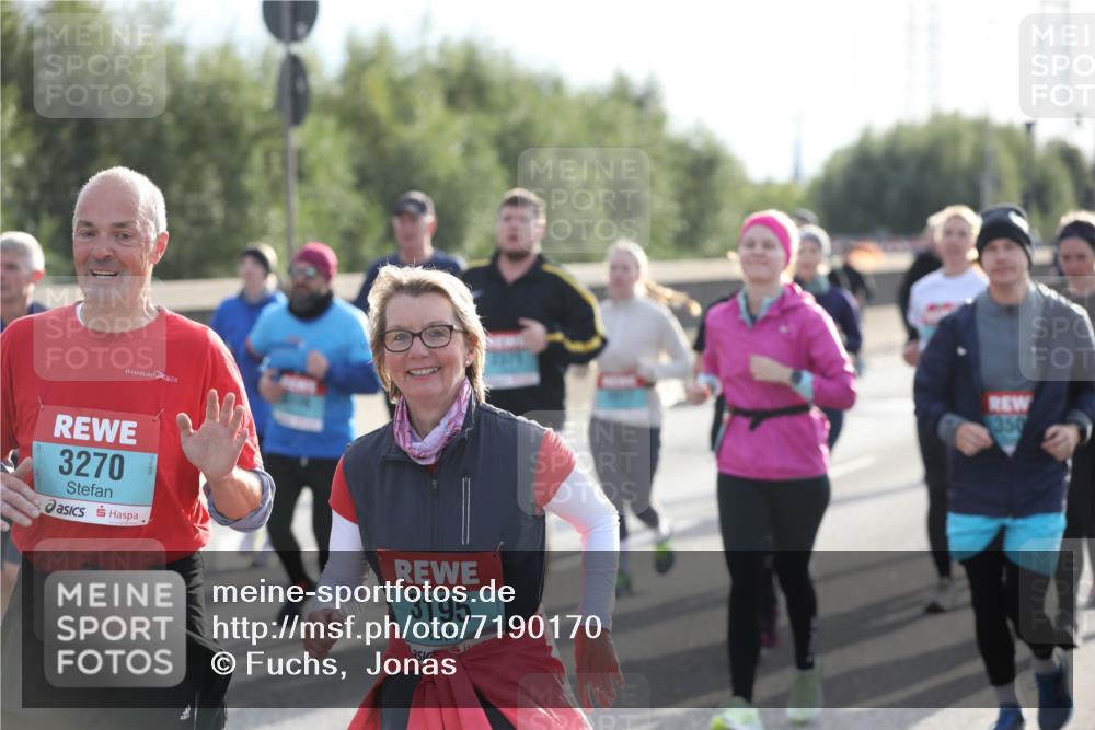 03.10.2024 - Köhlbrandbrückenlauf Fuchs,  Jonas http://msf.ph/oto/7190170 03.10.2024 09:23:45 Position 3 3270, 3195, 350 meine-sportfotos.de