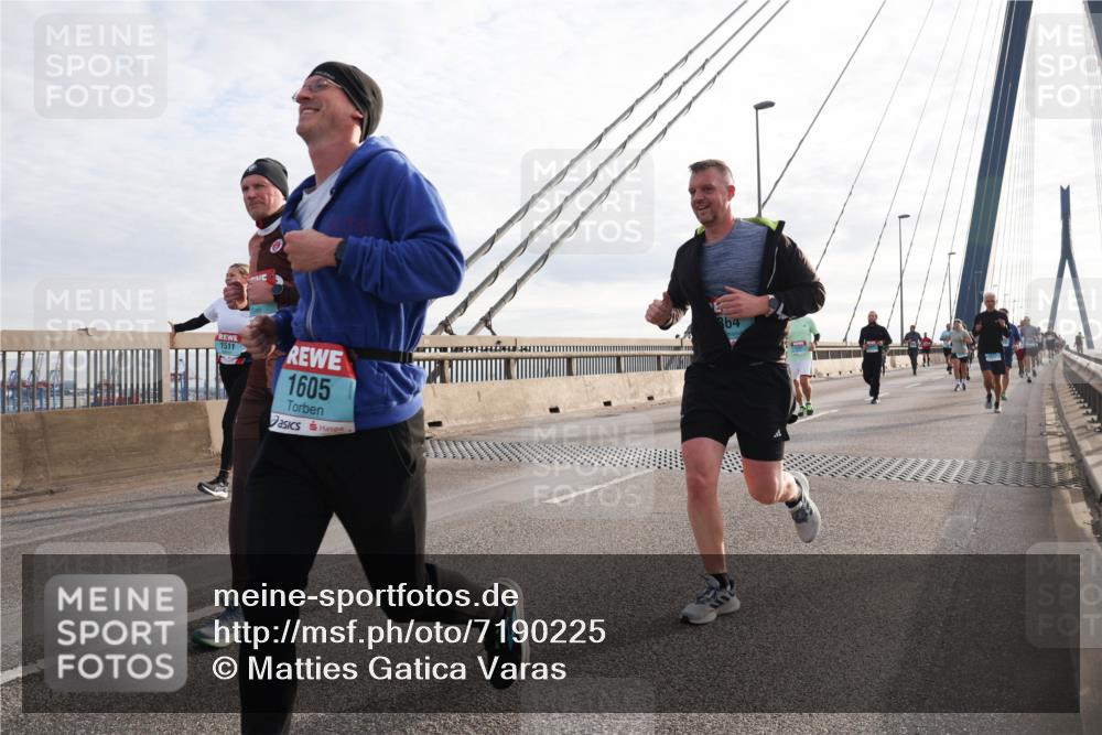 03.10.2024 - Köhlbrandbrückenlauf Matties Gatica Varas http://msf.ph/oto/7190225 03.10.2024 09:26:58 Position 2 1511, 1605, 364 meine-sportfotos.de