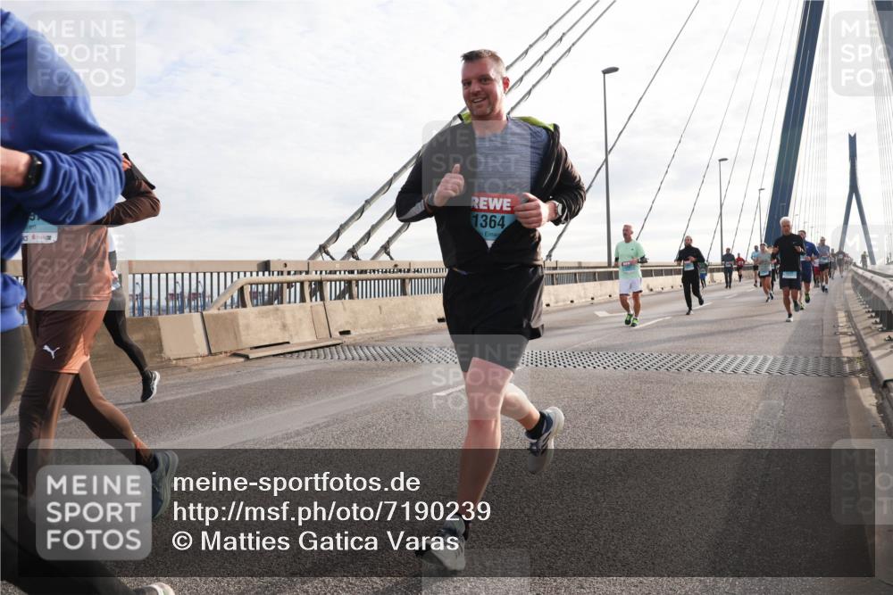 03.10.2024 - Köhlbrandbrückenlauf Matties Gatica Varas http://msf.ph/oto/7190239 03.10.2024 09:26:58 Position 2 1364 meine-sportfotos.de