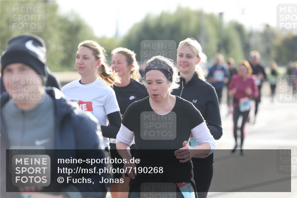 03.10.2024 - Köhlbrandbrückenlauf Fuchs,  Jonas http://msf.ph/oto/7190268 03.10.2024 09:23:47 Position 3 27 meine-sportfotos.de