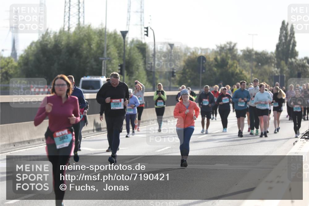 03.10.2024 - Köhlbrandbrückenlauf Fuchs,  Jonas http://msf.ph/oto/7190421 03.10.2024 09:23:51 Position 3 3645, 3509, 2712 meine-sportfotos.de