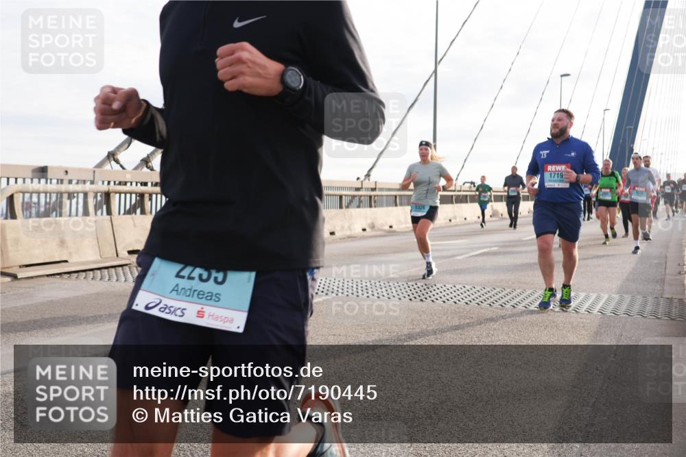 03.10.2024 - Köhlbrandbrückenlauf Matties Gatica Varas http://msf.ph/oto/7190445 03.10.2024 09:27:02 Position 2 2255, 2326, 15, 1719 meine-sportfotos.de