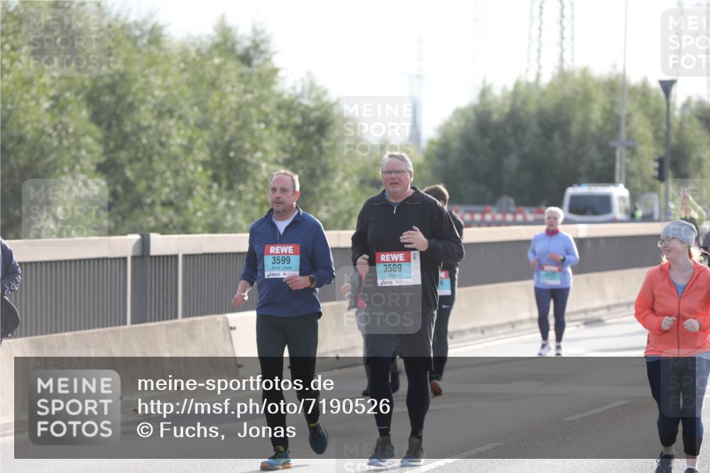 03.10.2024 - Köhlbrandbrückenlauf Fuchs,  Jonas http://msf.ph/oto/7190526 03.10.2024 09:23:56 Position 3 3599, 3509 meine-sportfotos.de