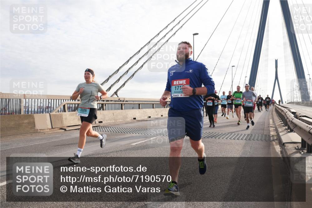 03.10.2024 - Köhlbrandbrückenlauf Matties Gatica Varas http://msf.ph/oto/7190570 03.10.2024 09:27:04 Position 2 2326, 171, 1525, 3728 meine-sportfotos.de