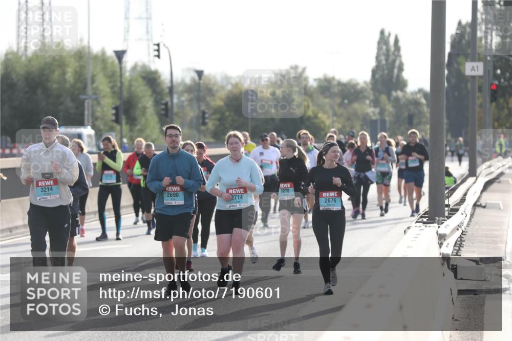 03.10.2024 - Köhlbrandbrückenlauf Fuchs,  Jonas http://msf.ph/oto/7190601 03.10.2024 09:24:03 Position 3 3214, 2690, 2714, 3278, 2676, 111, 1 meine-sportfotos.de