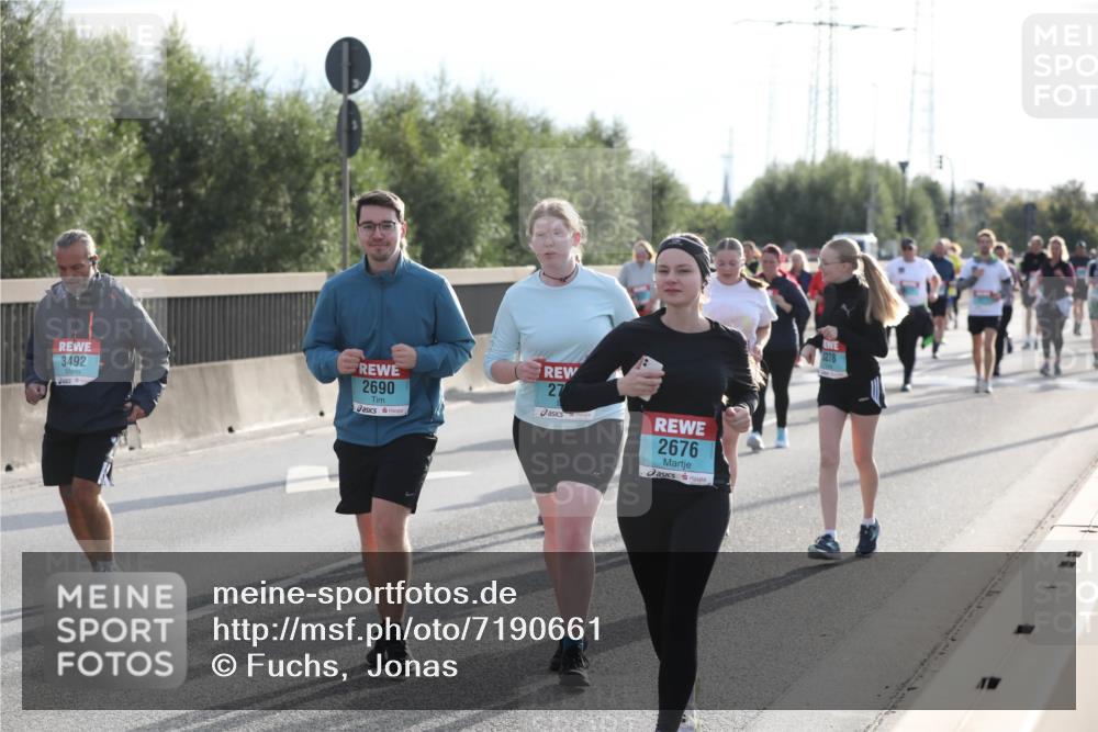 03.10.2024 - Köhlbrandbrückenlauf Fuchs,  Jonas http://msf.ph/oto/7190661 03.10.2024 09:24:12 Position 3 3492, 2690, 27, 2676, 278 meine-sportfotos.de