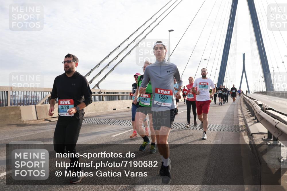 03.10.2024 - Köhlbrandbrückenlauf Matties Gatica Varas http://msf.ph/oto/7190682 03.10.2024 09:27:06 Position 2 3728, 2902, 1525, 1873, 1596 meine-sportfotos.de