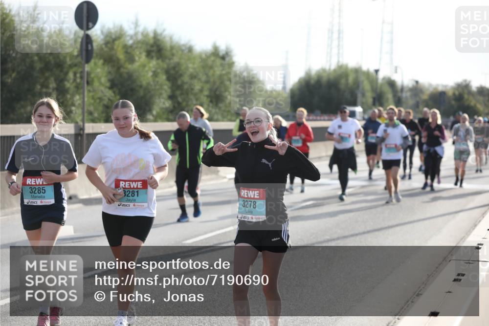 03.10.2024 - Köhlbrandbrückenlauf Fuchs,  Jonas http://msf.ph/oto/7190690 03.10.2024 09:24:14 Position 3 3285, 3281, 3278 meine-sportfotos.de