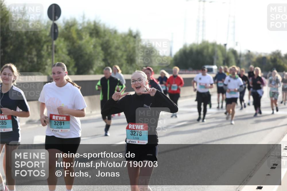 03.10.2024 - Köhlbrandbrückenlauf Fuchs,  Jonas http://msf.ph/oto/7190703 03.10.2024 09:24:14 Position 3 285, 3281, 3278 meine-sportfotos.de