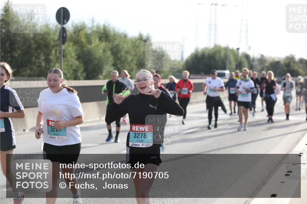 03.10.2024 - Köhlbrandbrückenlauf Fuchs,  Jonas http://msf.ph/oto/7190705 03.10.2024 09:24:14 Position 3 3281, 3278 meine-sportfotos.de
