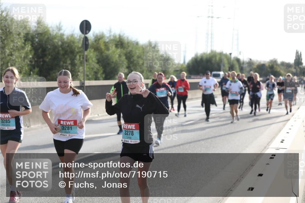 03.10.2024 - Köhlbrandbrückenlauf Fuchs,  Jonas http://msf.ph/oto/7190715 03.10.2024 09:24:15 Position 3 3285, 3281, 3278, 11 meine-sportfotos.de