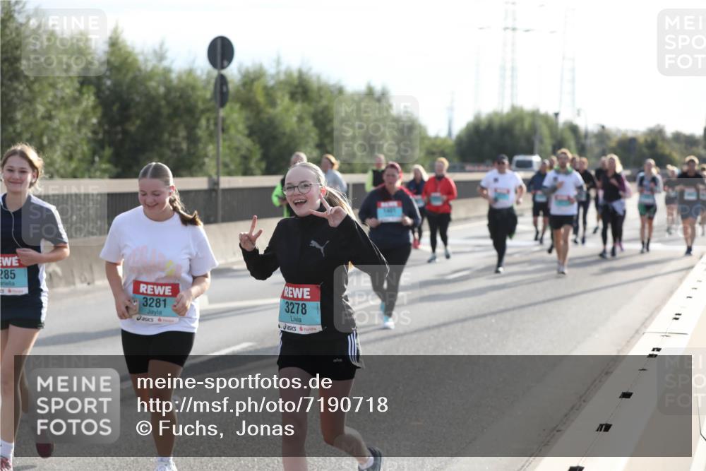 03.10.2024 - Köhlbrandbrückenlauf Fuchs,  Jonas http://msf.ph/oto/7190718 03.10.2024 09:24:15 Position 3 285, 3281, 3278, 111 meine-sportfotos.de