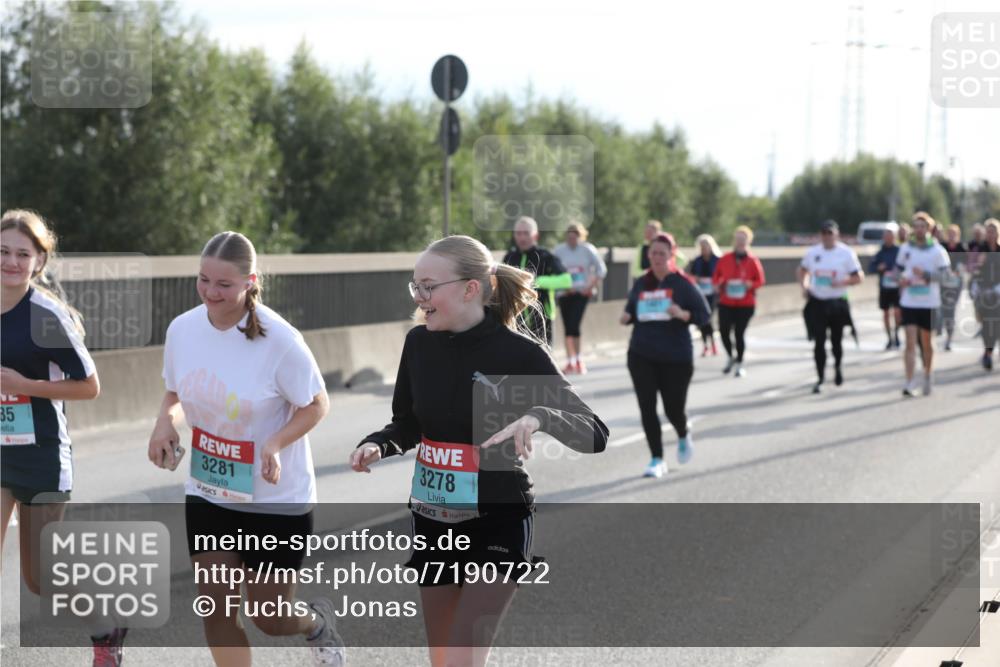03.10.2024 - Köhlbrandbrückenlauf Fuchs,  Jonas http://msf.ph/oto/7190722 03.10.2024 09:24:15 Position 3 85, 3281, 3278 meine-sportfotos.de
