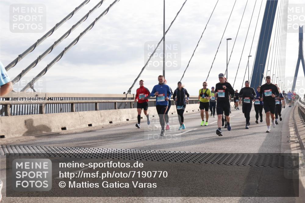 03.10.2024 - Köhlbrandbrückenlauf Matties Gatica Varas http://msf.ph/oto/7190770 03.10.2024 09:27:08 Position 2 269, 1559, 1398, 1917, 1831, 1590 meine-sportfotos.de