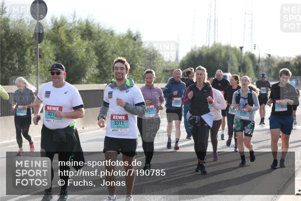 03.10.2024 - Köhlbrandbrückenlauf Fuchs,  Jonas http://msf.ph/oto/7190785 03.10.2024 09:24:20 Position 3 3050, 2571, 3627, 331, 3311, 3103, 35 meine-sportfotos.de