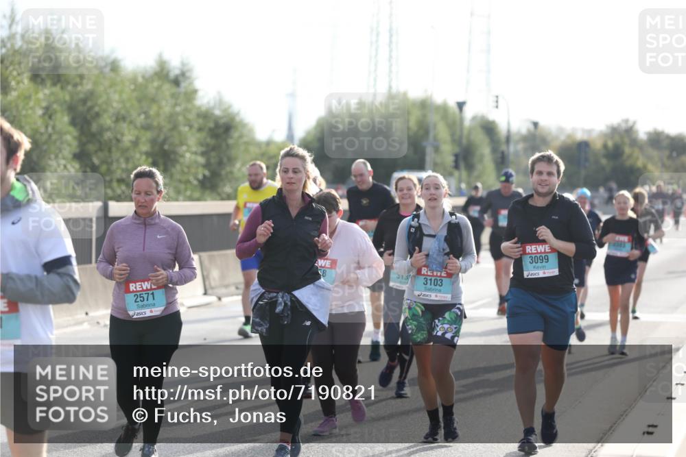 03.10.2024 - Köhlbrandbrückenlauf Fuchs,  Jonas http://msf.ph/oto/7190821 03.10.2024 09:24:21 Position 3 2571, 58, 3131, 3103, 3099, 7111 meine-sportfotos.de