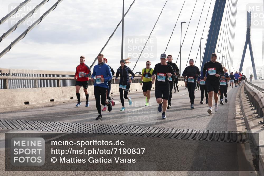 03.10.2024 - Köhlbrandbrückenlauf Matties Gatica Varas http://msf.ph/oto/7190837 03.10.2024 09:27:09 Position 2 1917, 1, 1398, 1831, 2049 meine-sportfotos.de