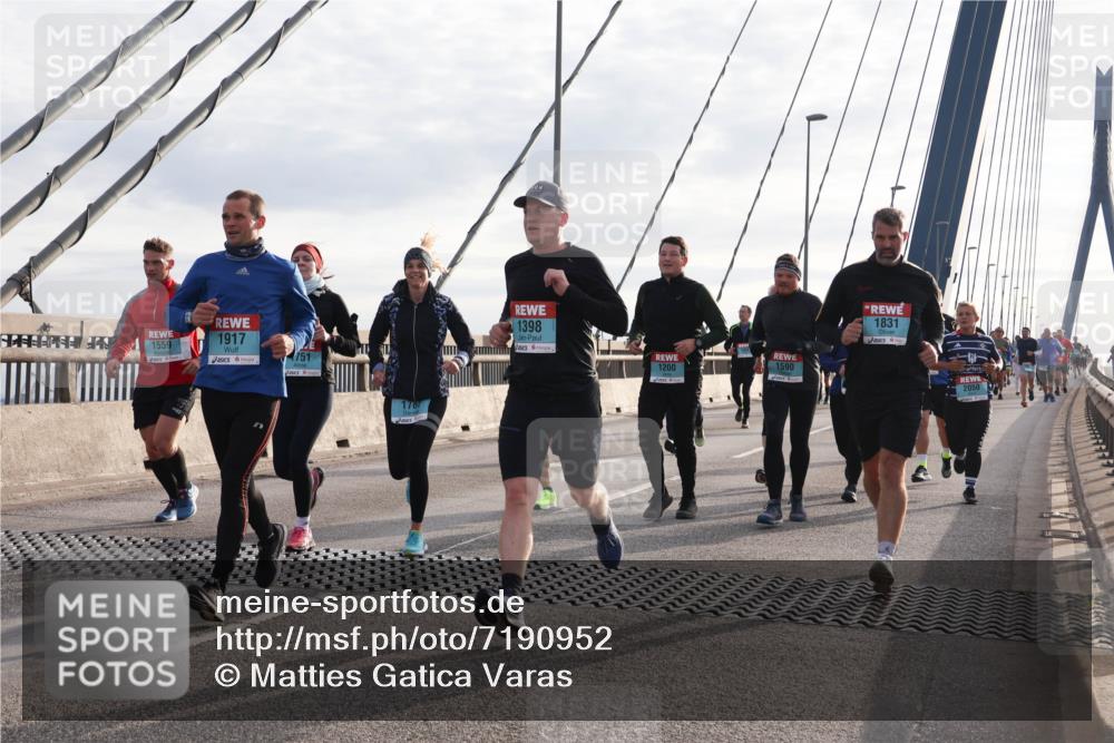 03.10.2024 - Köhlbrandbrückenlauf Matties Gatica Varas http://msf.ph/oto/7190952 03.10.2024 09:27:10 Position 2 1559, 1917, 751, 1787, 1398, 1590, 1200, 1831, 2050 meine-sportfotos.de