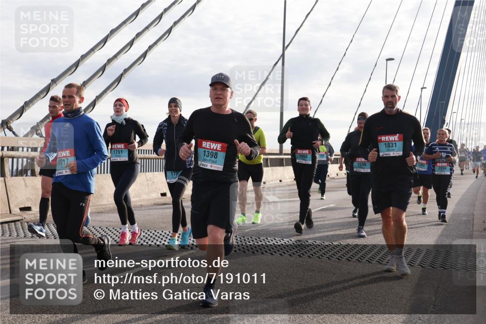 03.10.2024 - Köhlbrandbrückenlauf Matties Gatica Varas http://msf.ph/oto/7191011 03.10.2024 09:27:11 Position 2 1917, 1751, 1398, 178, 1831, 1200, 1590, 1303, 2050 meine-sportfotos.de
