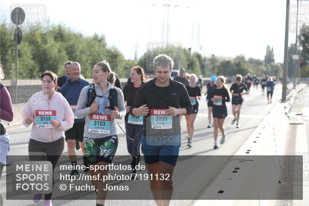 03.10.2024 - Köhlbrandbrückenlauf Fuchs,  Jonas http://msf.ph/oto/7191132 03.10.2024 09:24:24 Position 3 3158, 3103, 3151, 3099 meine-sportfotos.de